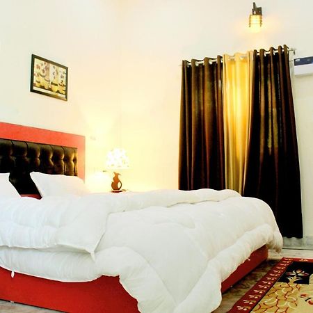 Taj Castle A Boutique Homestay Агра Екстер'єр фото
