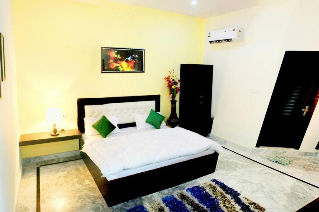 Taj Castle A Boutique Homestay Агра Екстер'єр фото