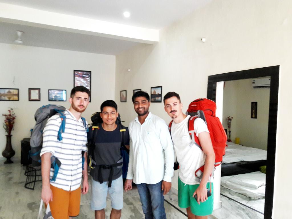 Taj Castle A Boutique Homestay Агра Екстер'єр фото