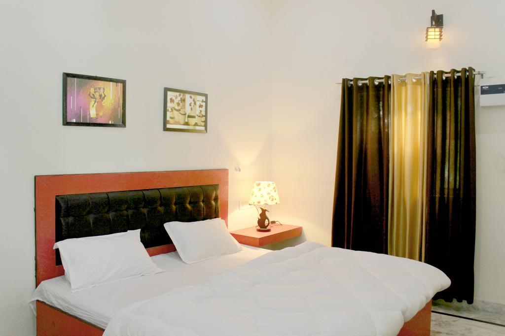Taj Castle A Boutique Homestay Агра Екстер'єр фото